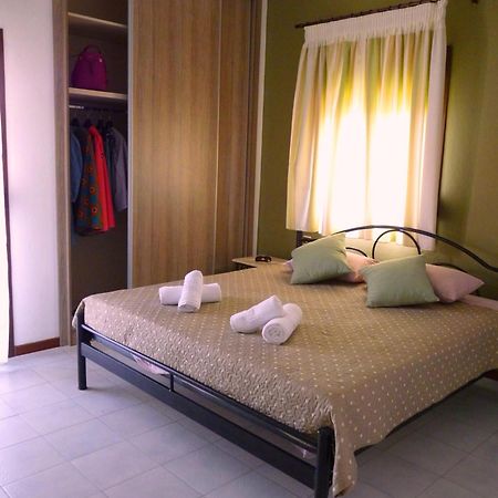 Yannis Apartments Afytos Esterno foto