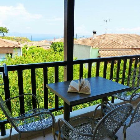 Yannis Apartments Afytos Esterno foto