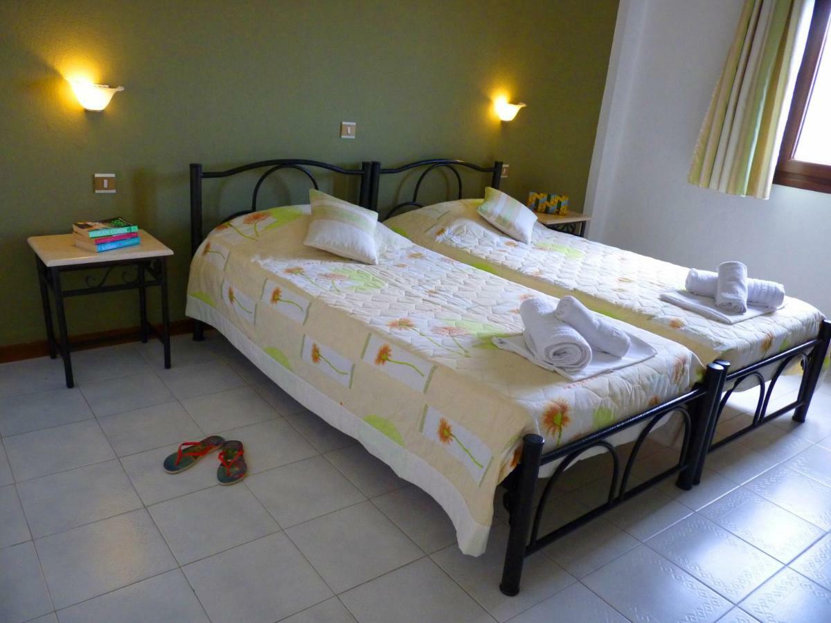 Yannis Apartments Afytos Esterno foto