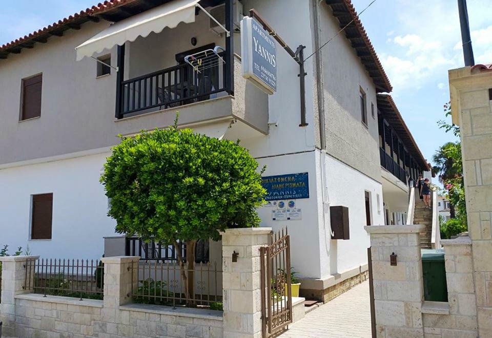 Yannis Apartments Afytos Esterno foto