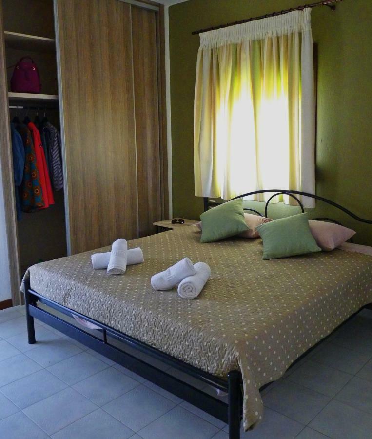 Yannis Apartments Afytos Esterno foto