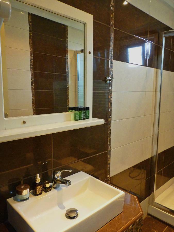 Yannis Apartments Afytos Esterno foto