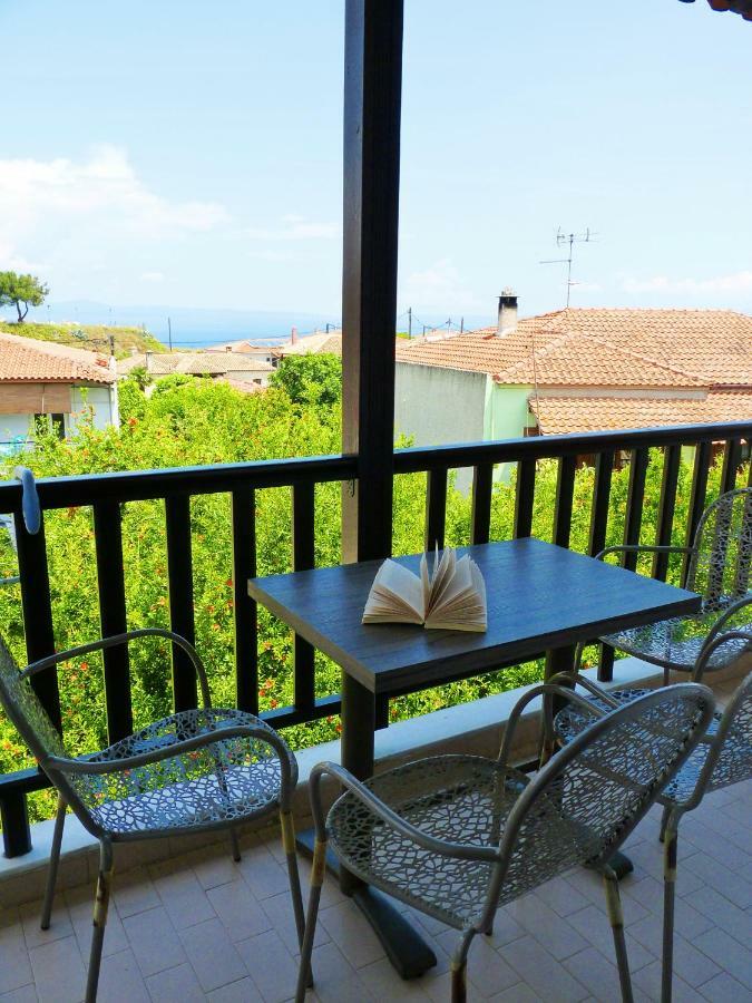 Yannis Apartments Afytos Esterno foto