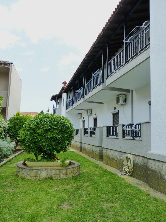 Yannis Apartments Afytos Esterno foto