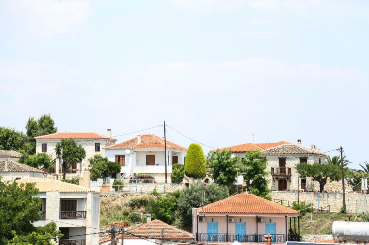 Yannis Apartments Afytos Esterno foto