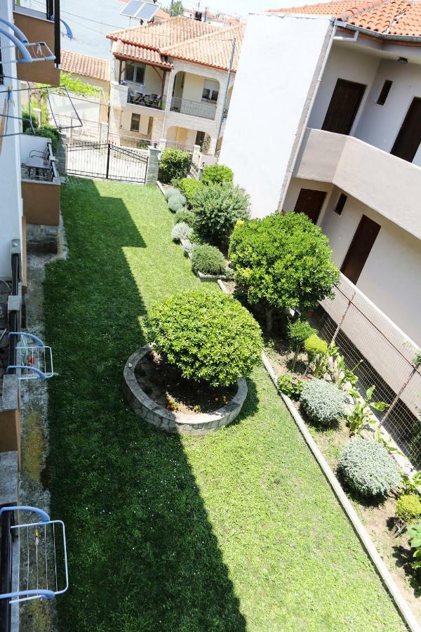 Yannis Apartments Afytos Esterno foto