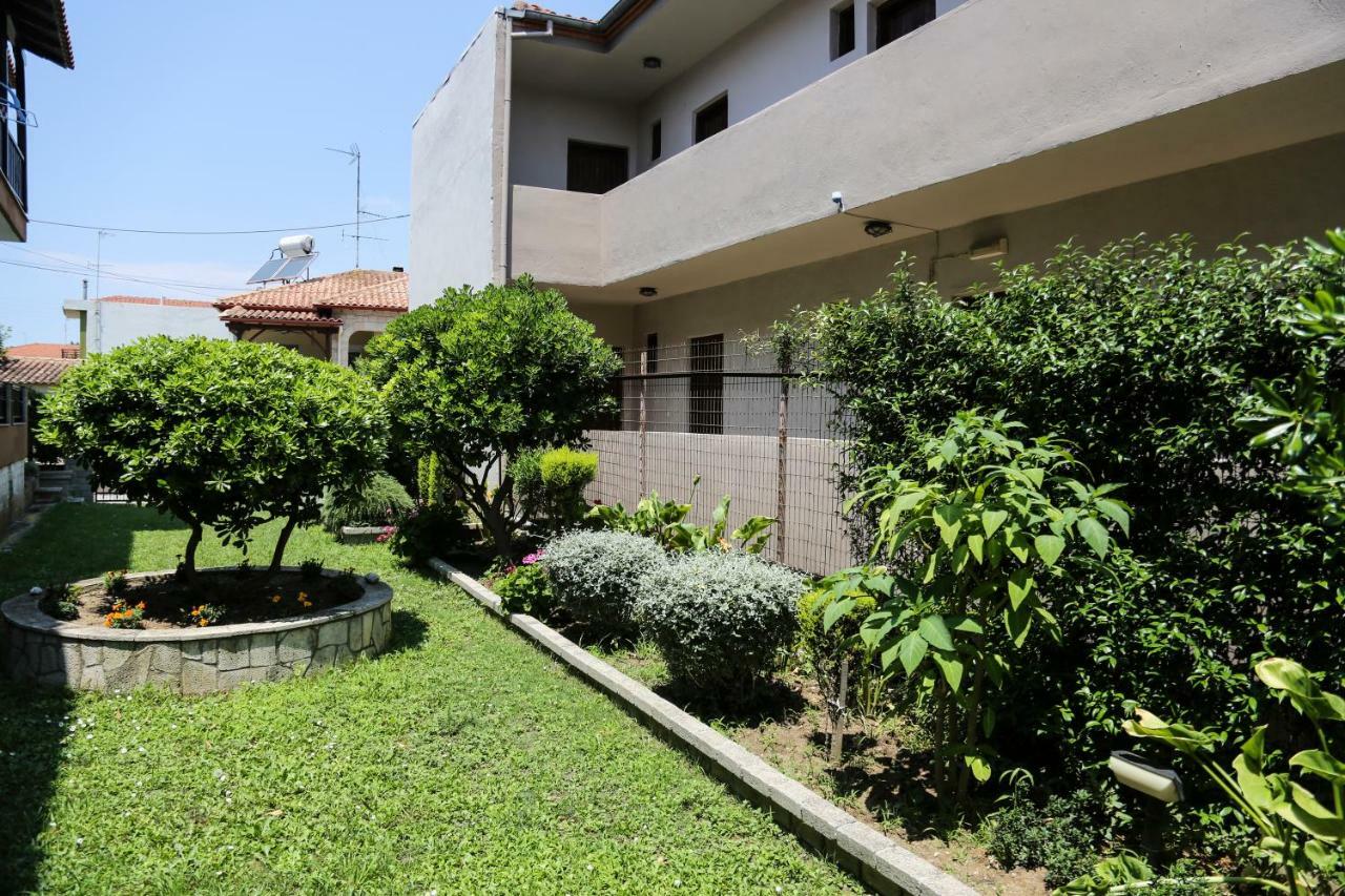 Yannis Apartments Afytos Esterno foto