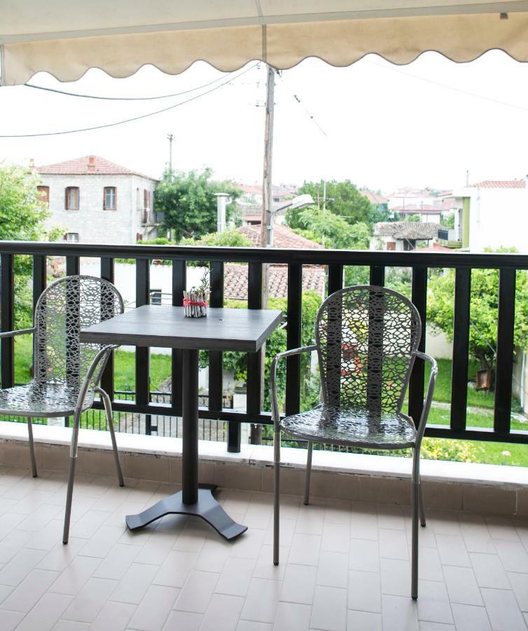 Yannis Apartments Afytos Esterno foto
