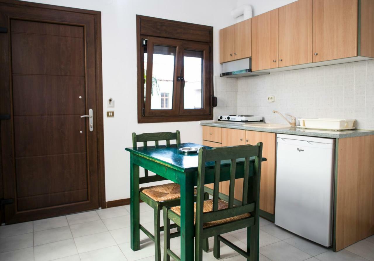 Yannis Apartments Afytos Esterno foto