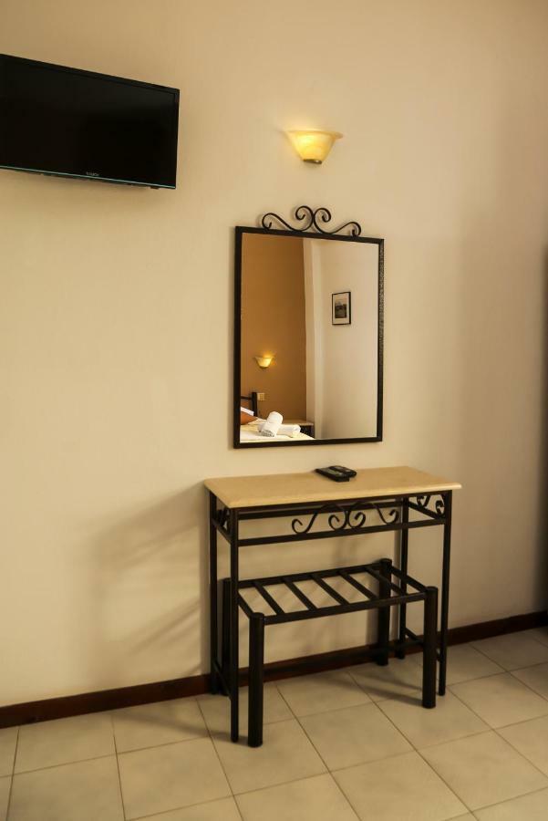 Yannis Apartments Afytos Esterno foto