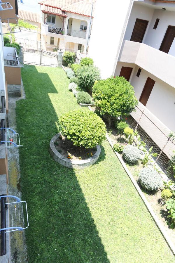 Yannis Apartments Afytos Esterno foto
