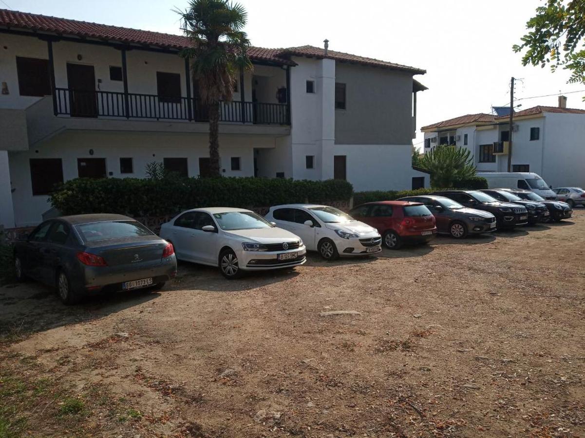 Yannis Apartments Afytos Esterno foto